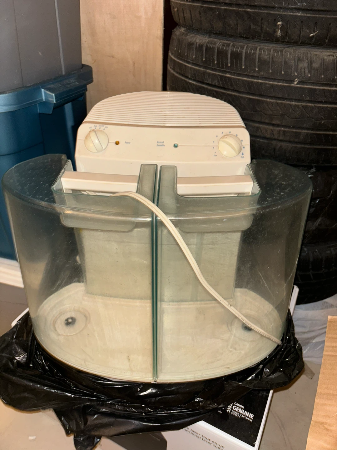 White Humidifier with Adjustable Settings