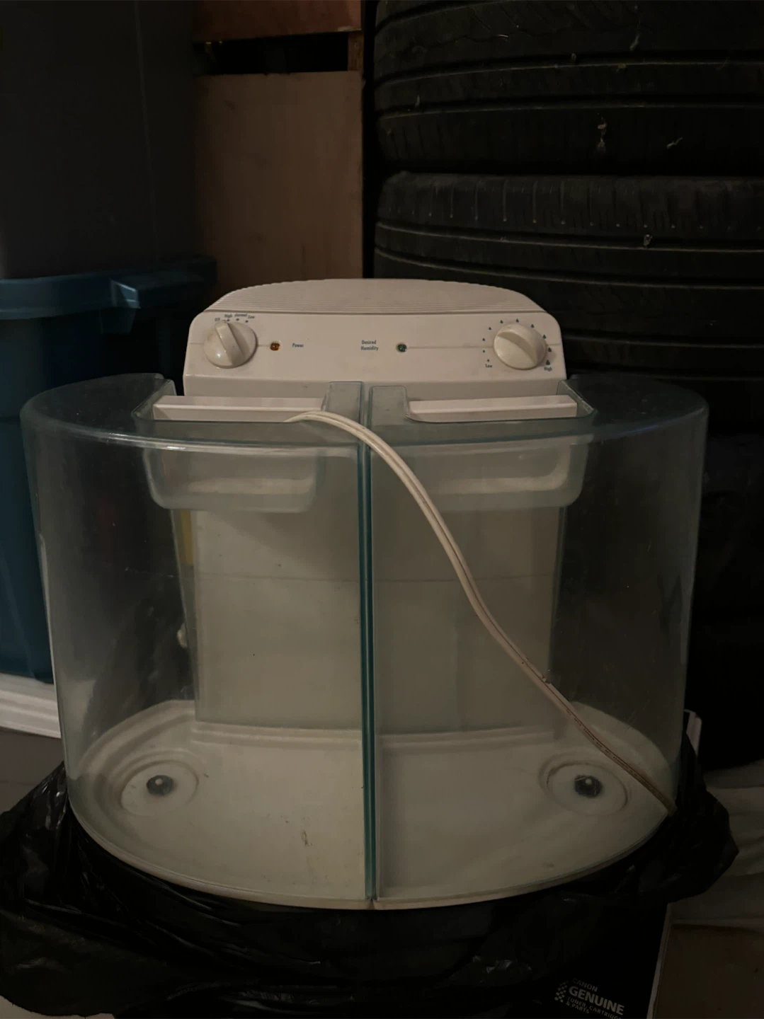White Humidifier with Adjustable Settings - photo 2