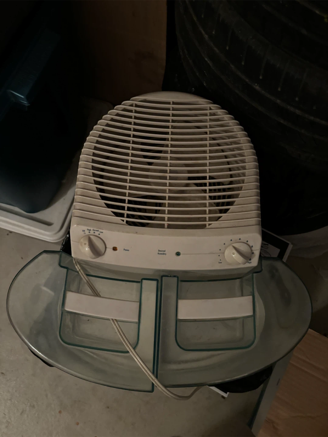White Humidifier with Adjustable Settings - photo 3