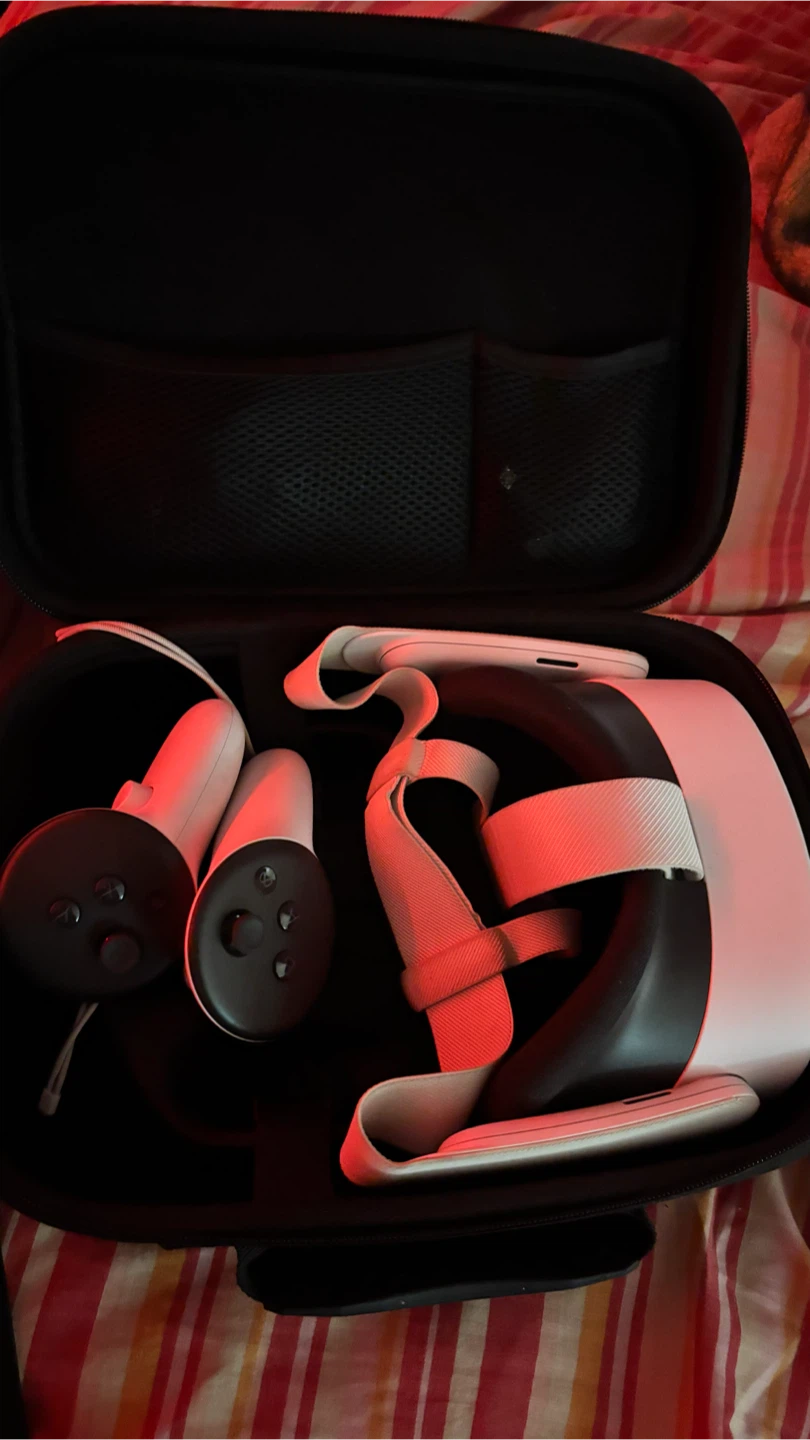 Meta Quest 3 VR Headset with Controllers and Case - photo 2