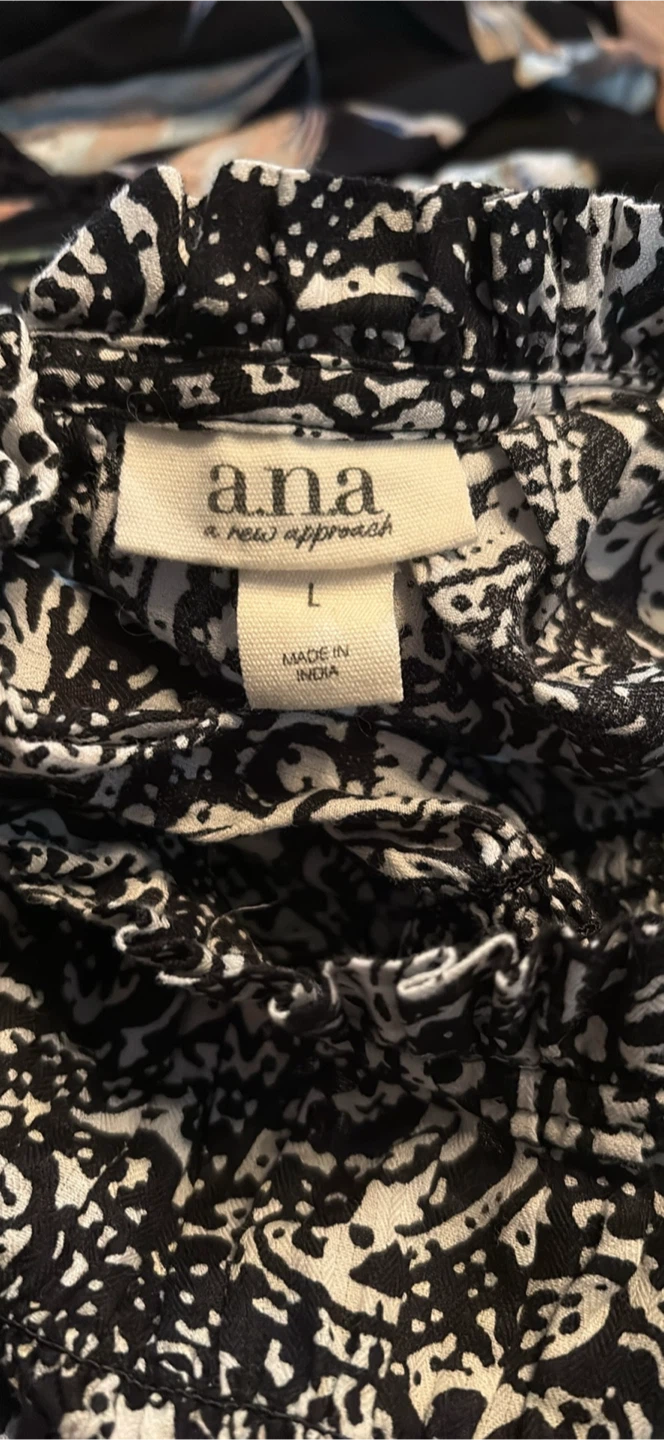 a.n.a a new approach Black and White Top - photo 2