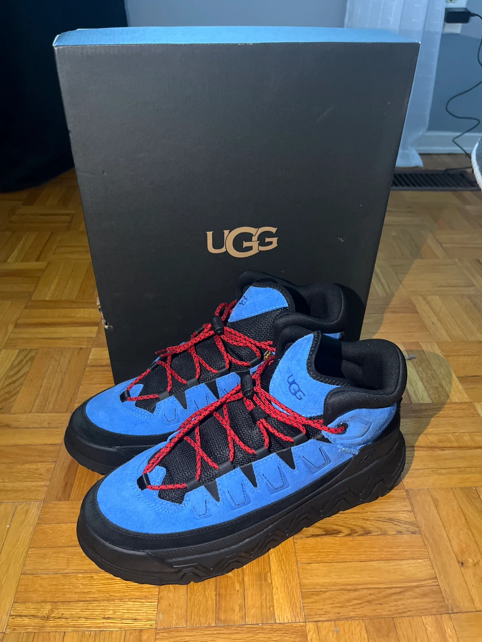UGG M Captrail High Boots Size 12