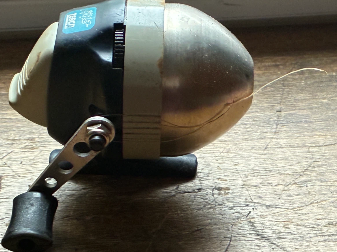 Fishing reel Vintage Zebco RML2 Rhino Spincast Closed Face - photo 4
