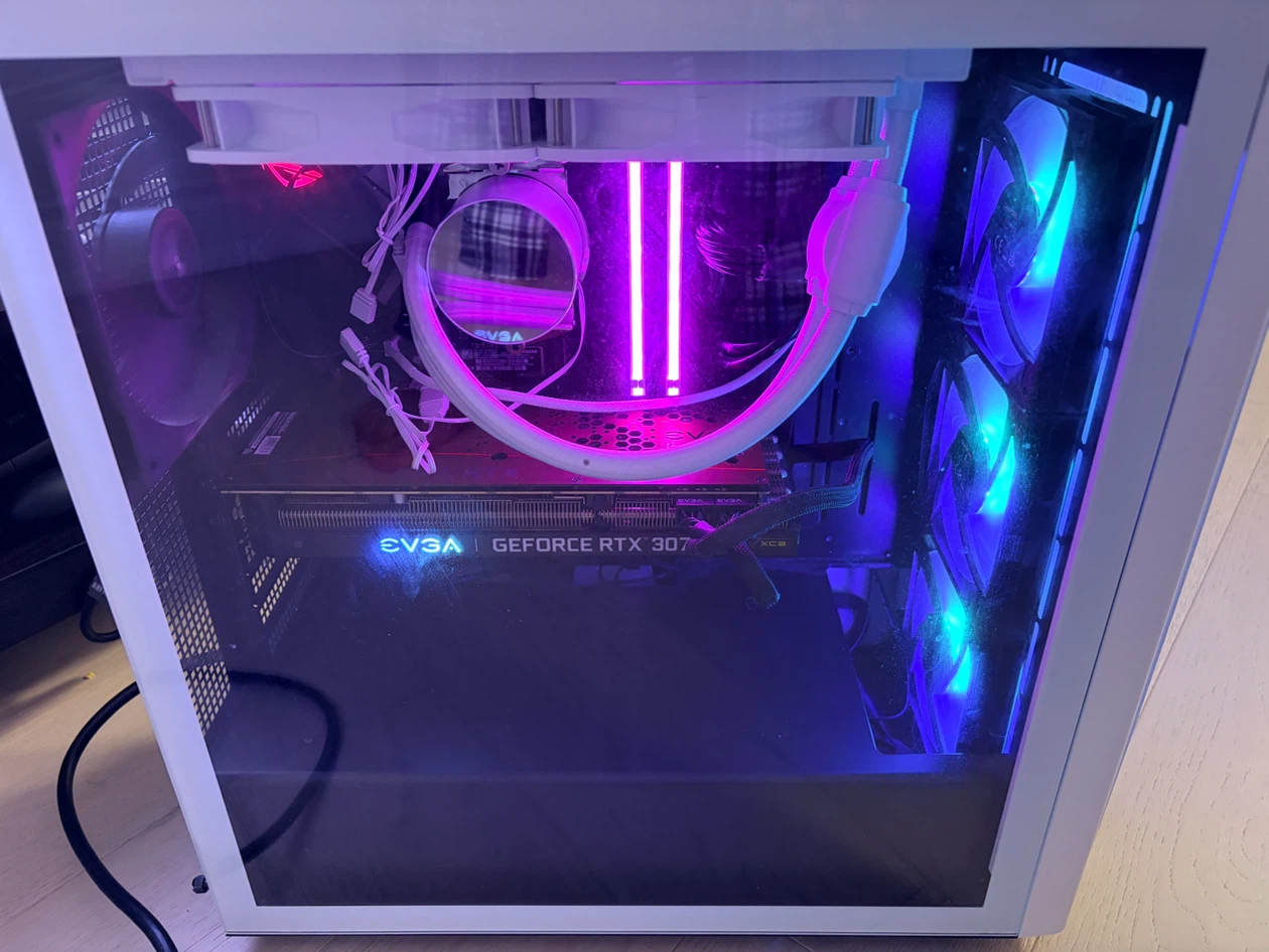 Gaming PC with RTX 3070, Ryzen 5