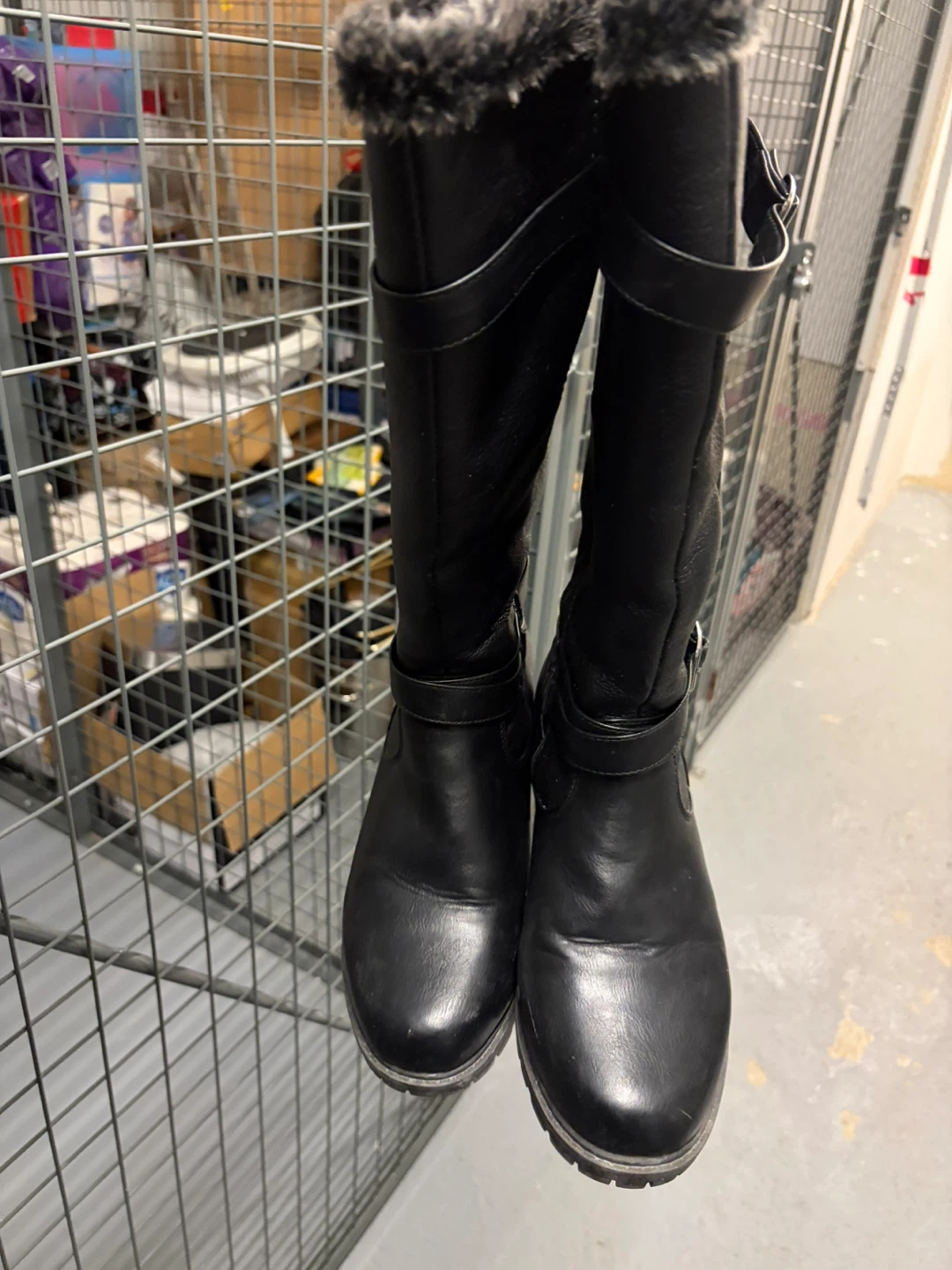 Aquatherm Black Boots Size 9M - photo 2