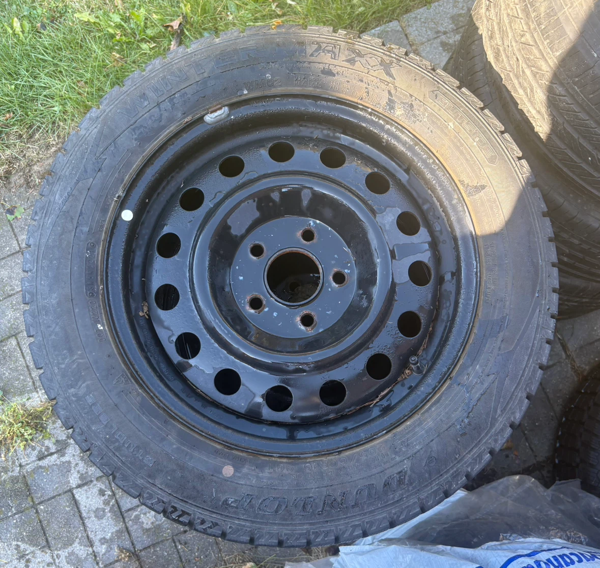 Dunlop 205/60/16 4 Winter Tires With 114.3x5 Steel Rims