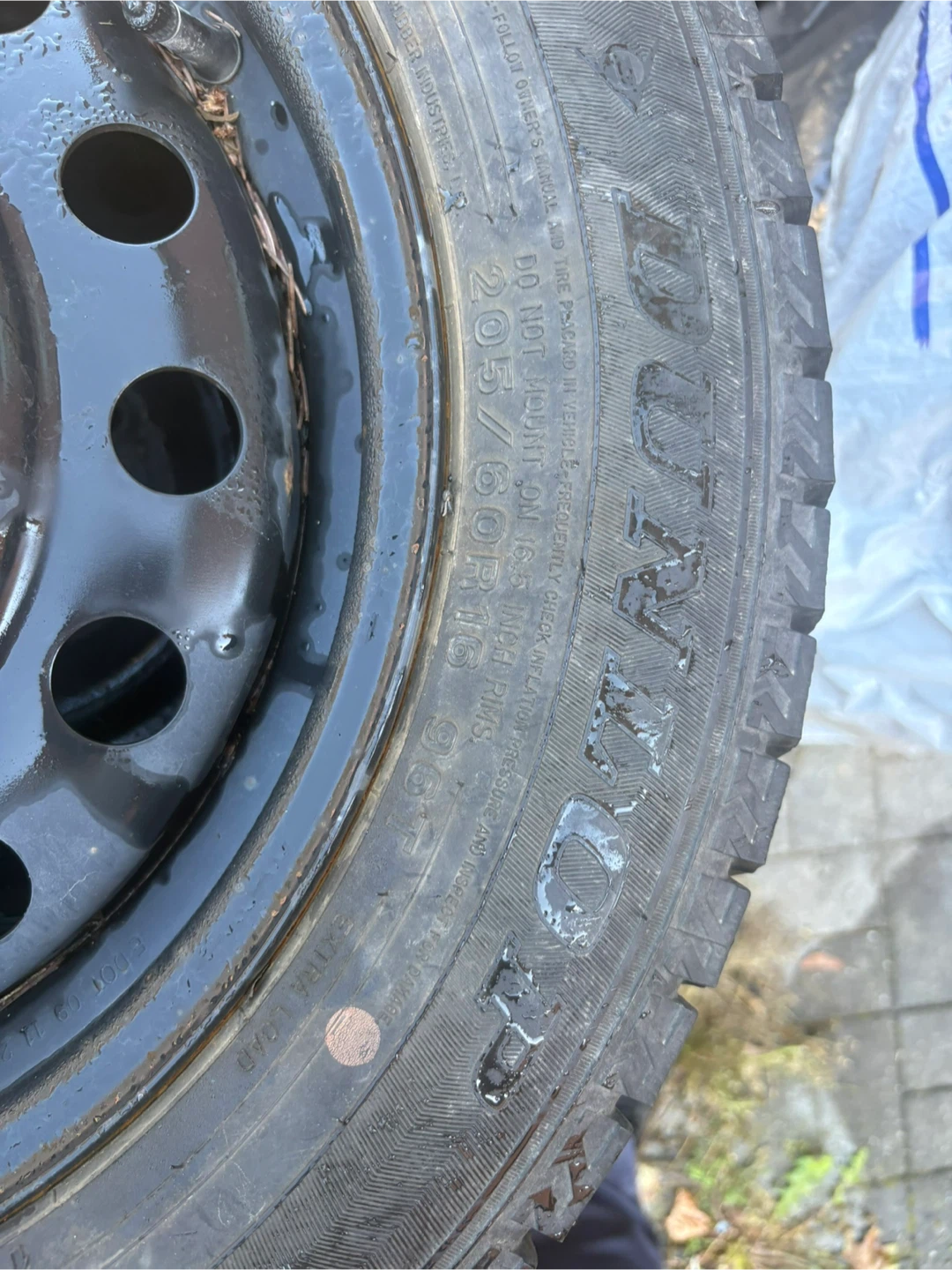 Dunlop 205/60/16 4 Winter Tires With 114.3x5 Steel Rims - photo 2