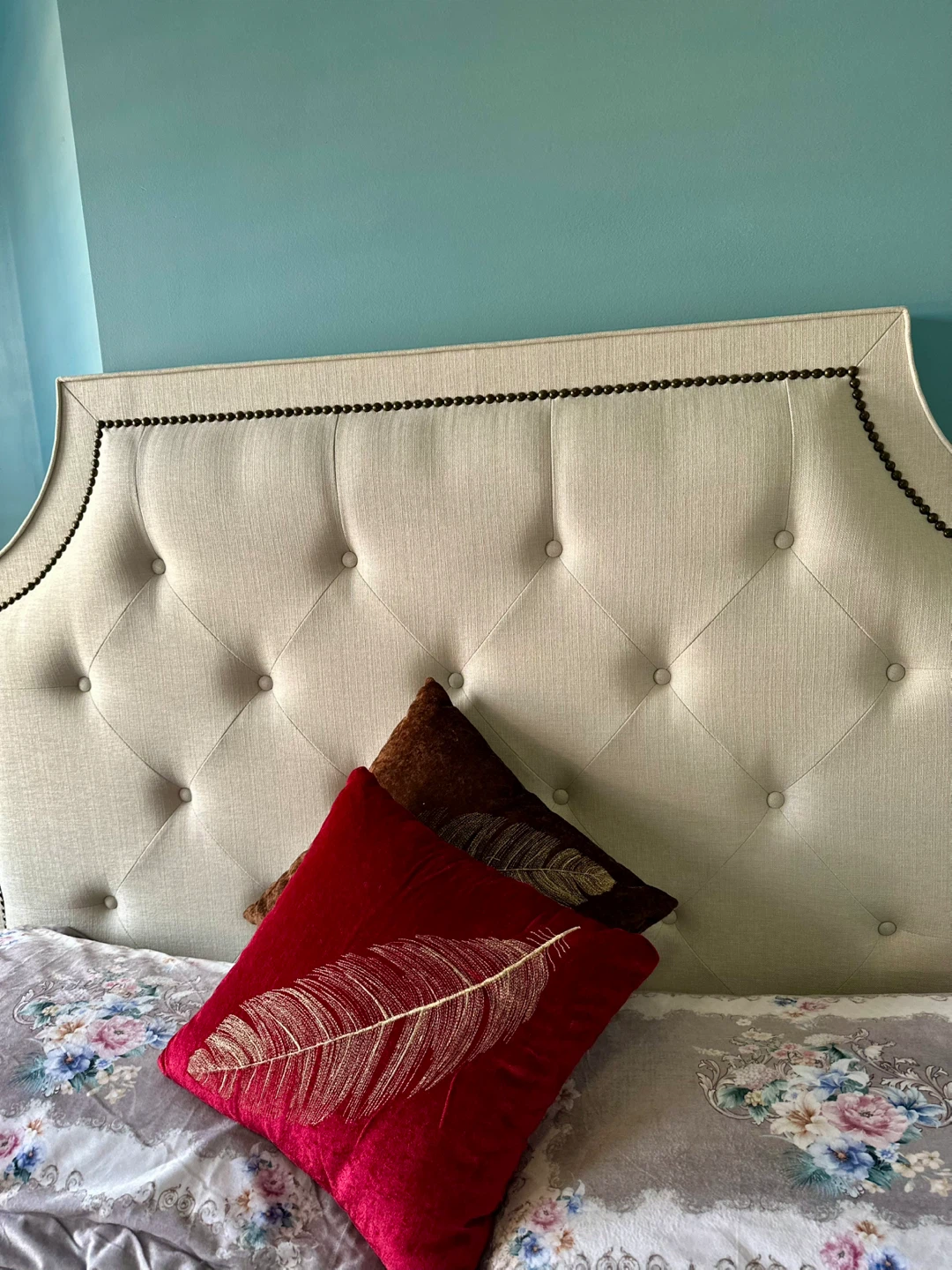 Tufted Upholstered Queen Bed Frame - photo 5