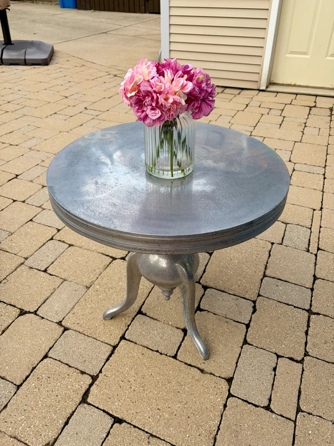METAL TABLE