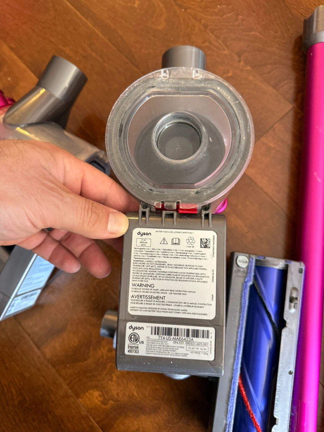 Dyson V7 Motorhead Vacuum - photo 3