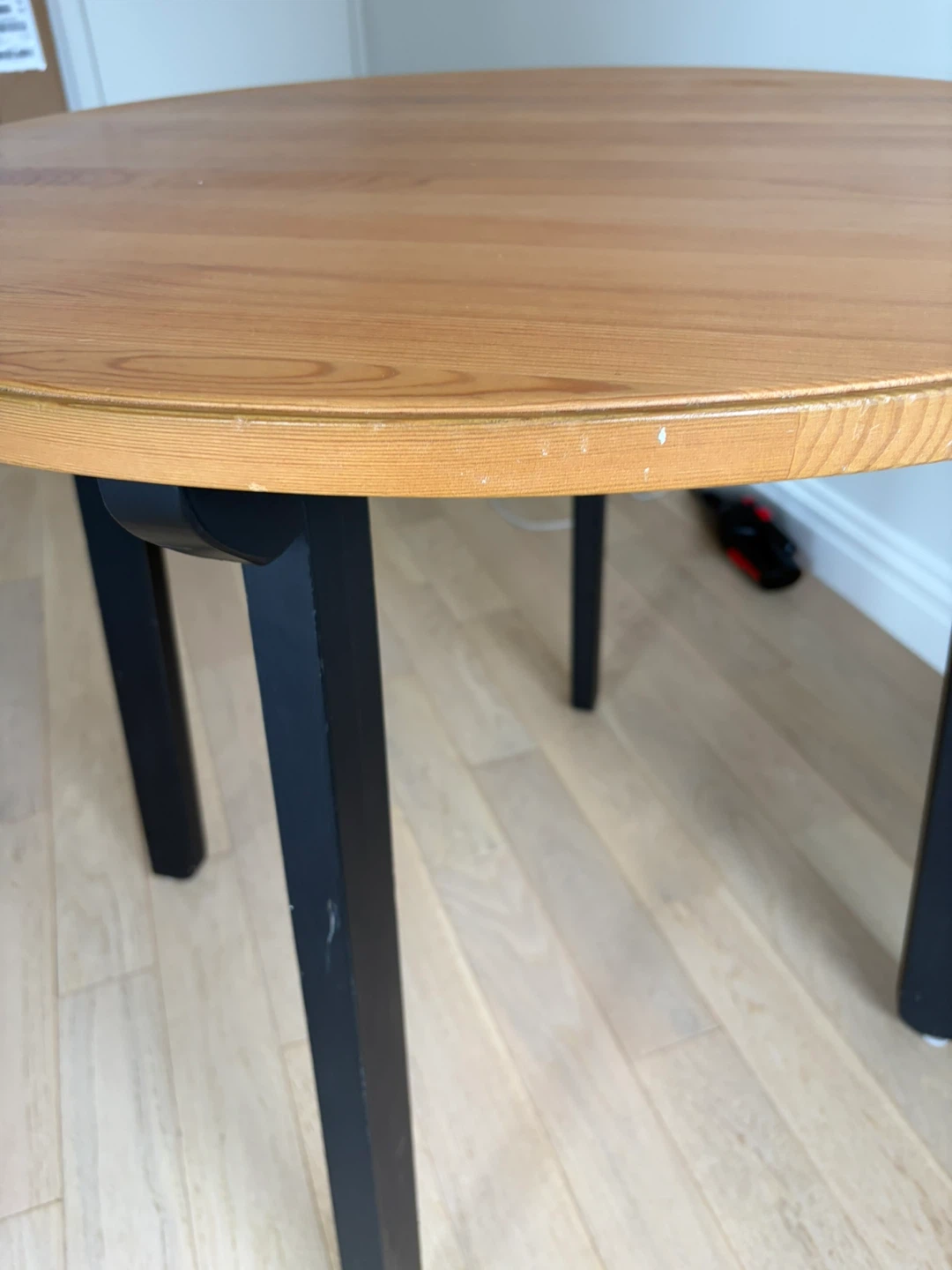 Round wooden dining table - photo 3