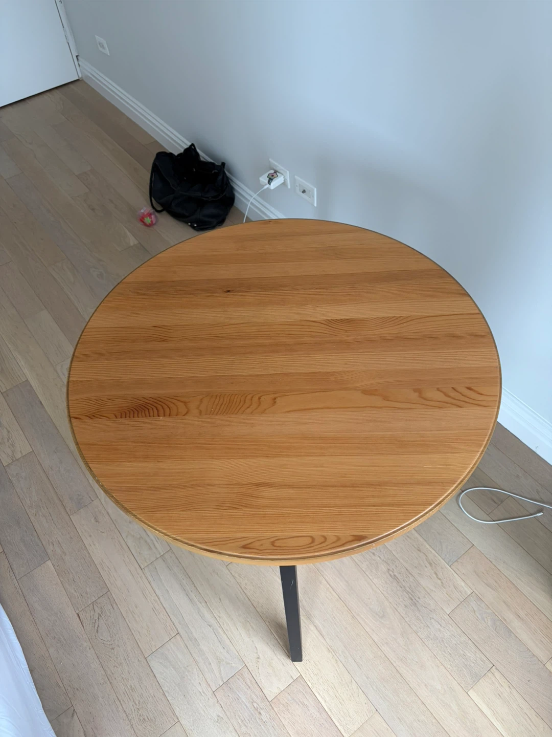 Round wooden dining table - photo 4