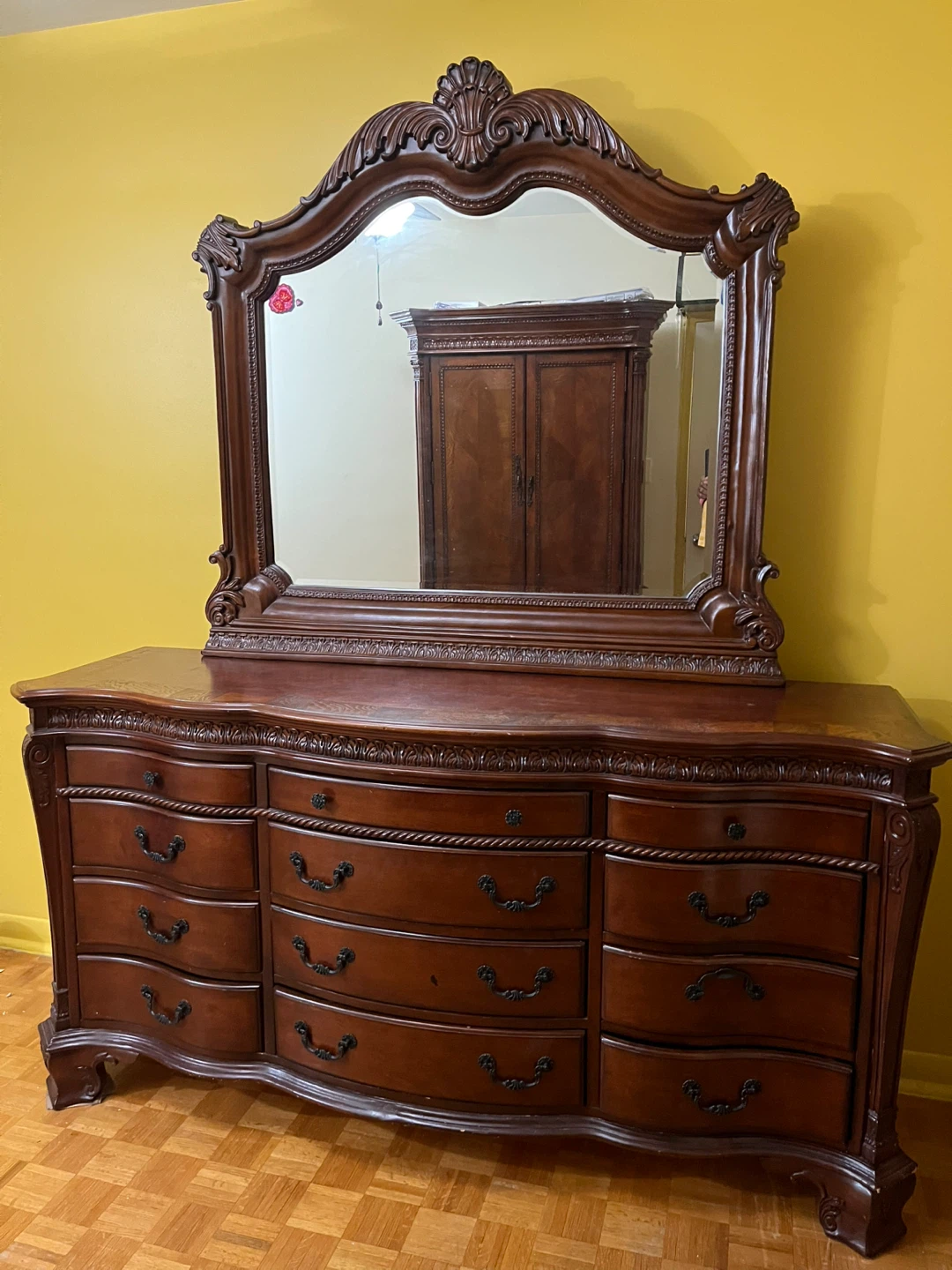 Traditional Wood Dresser with Large Mirror - photo 3