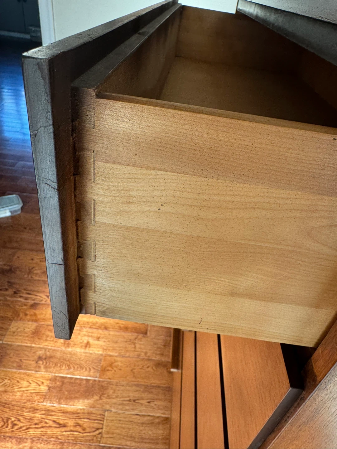 Mid-Century Modern Five-Drawer Walnut Chest - photo 4