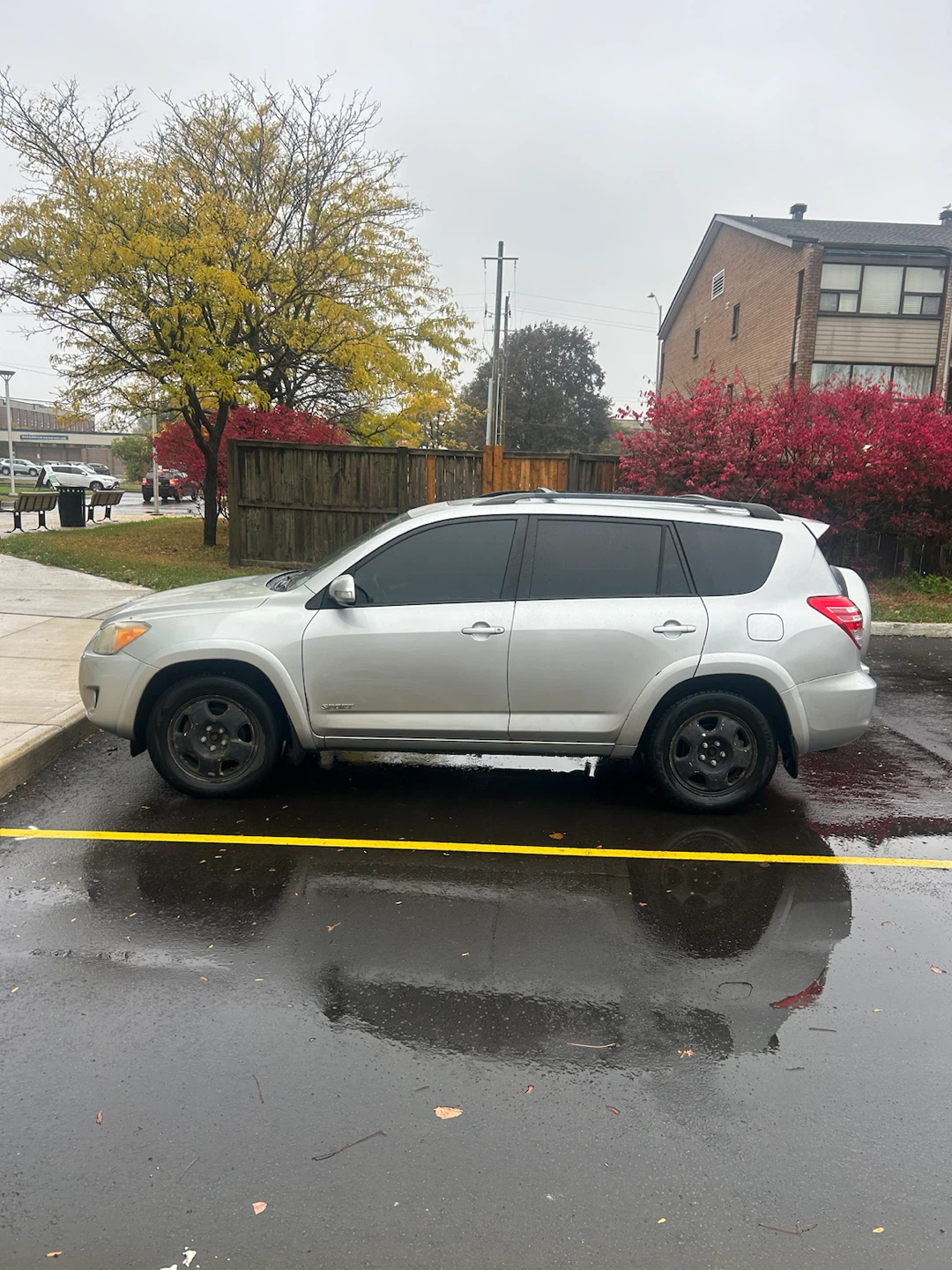 Silver Toyota RAV4 V6 2011 - photo 3