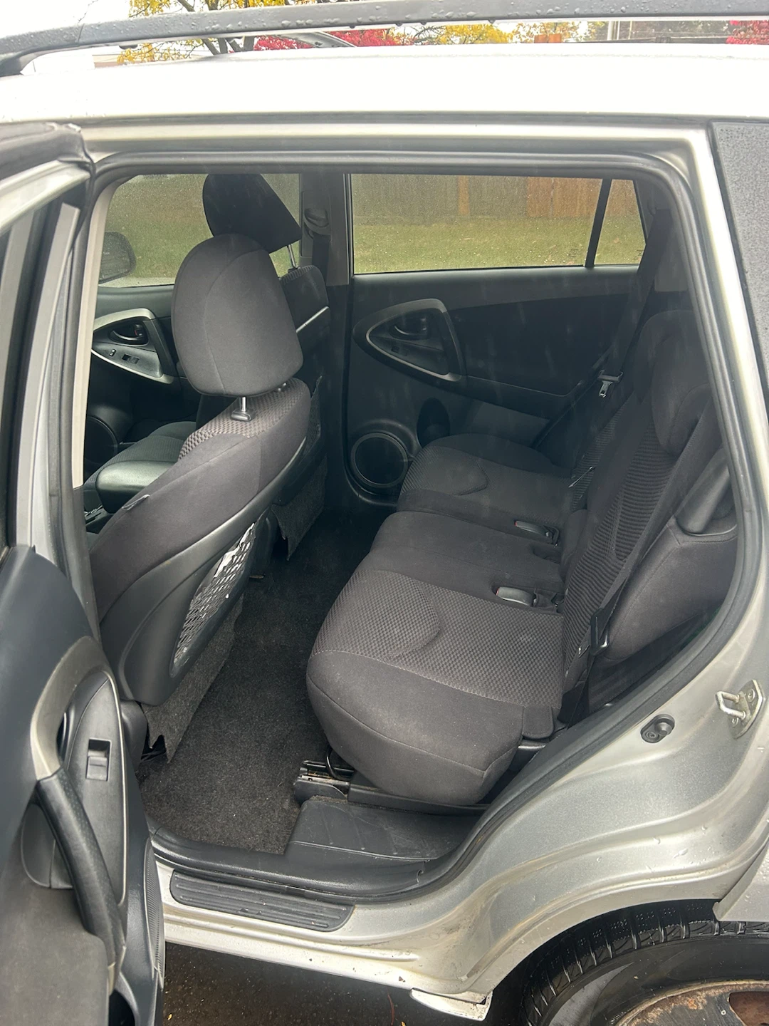 Silver Toyota RAV4 V6 2011 - photo 5