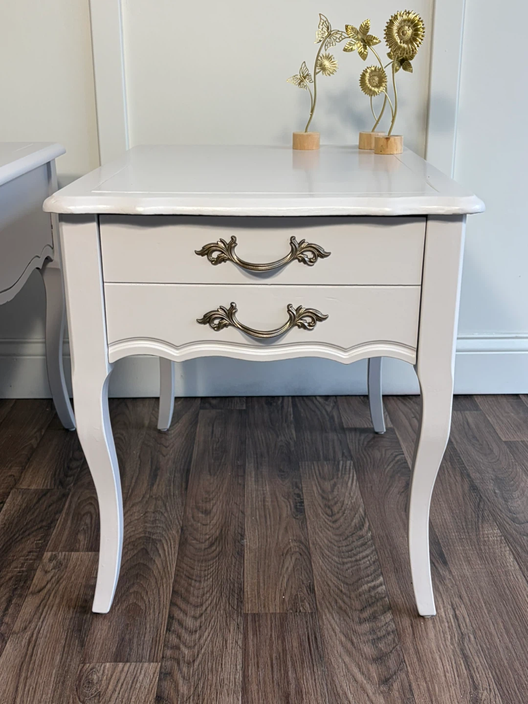 Set of Two Vintage French Provincial Nightstands - photo 2