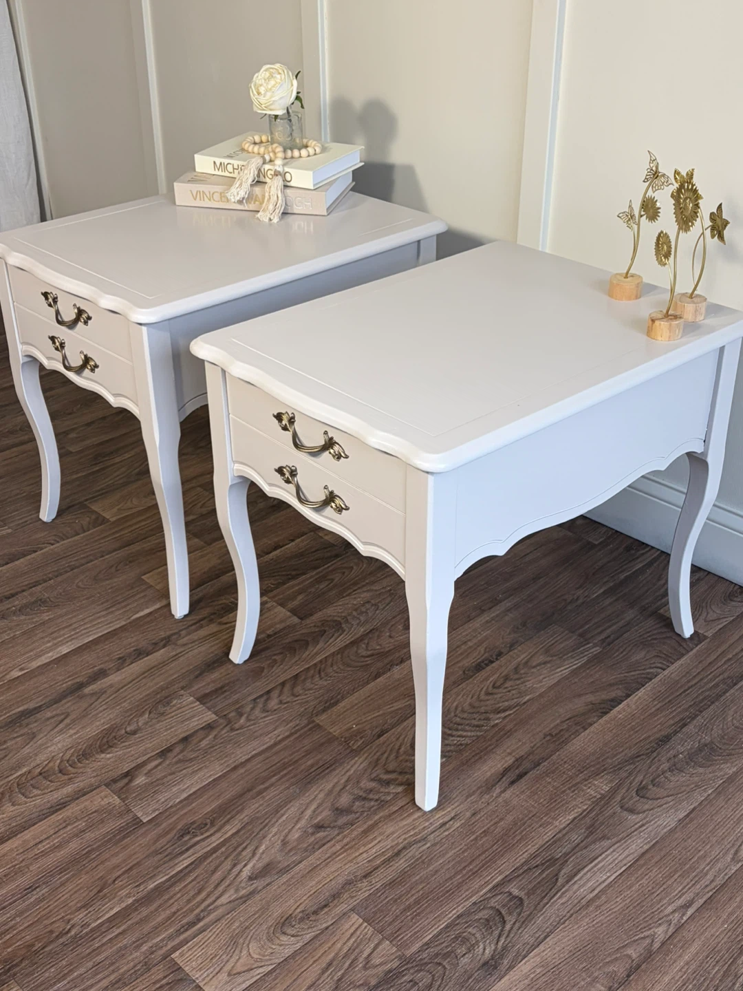Set of Two Vintage French Provincial Nightstands - photo 4