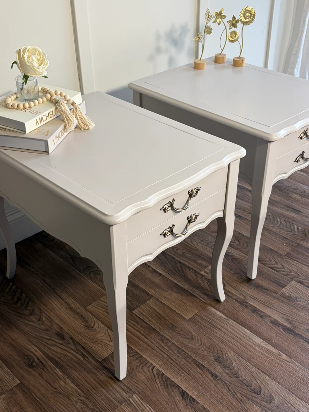 Set of Two Vintage French Provincial Nightstands - photo 5