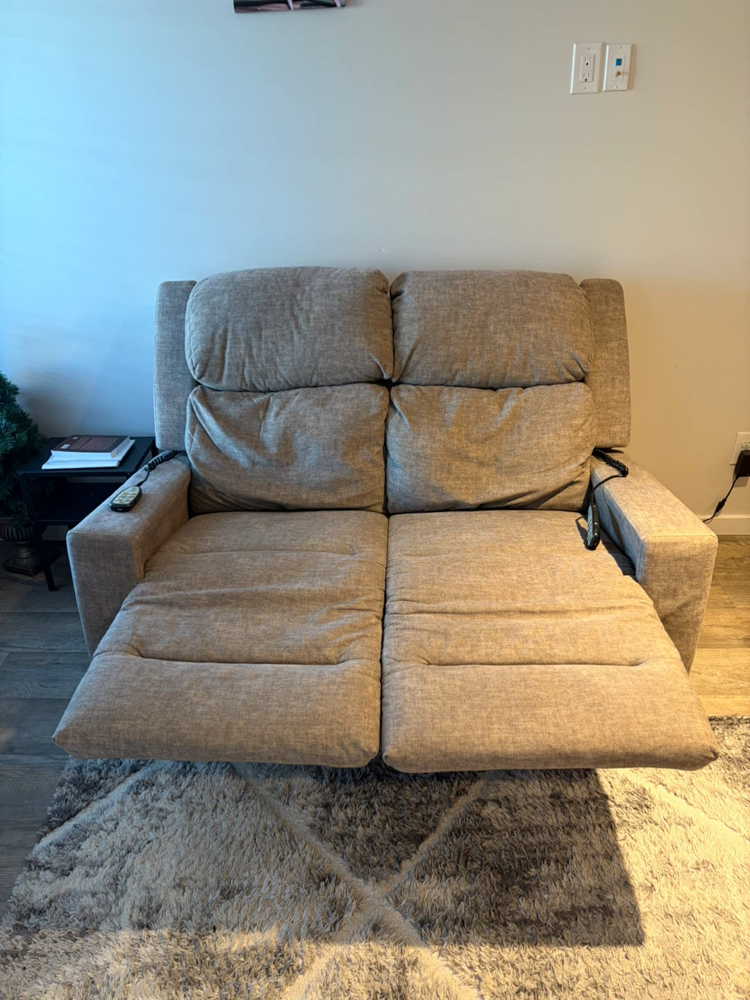 Best Home Furnishings Power Reclining Loveseat - photo 2