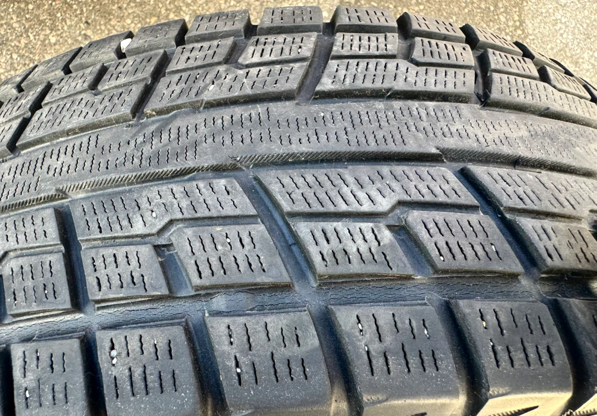 ☃️215/70/16 YOKOHAMA WINTER TIRES❄️
