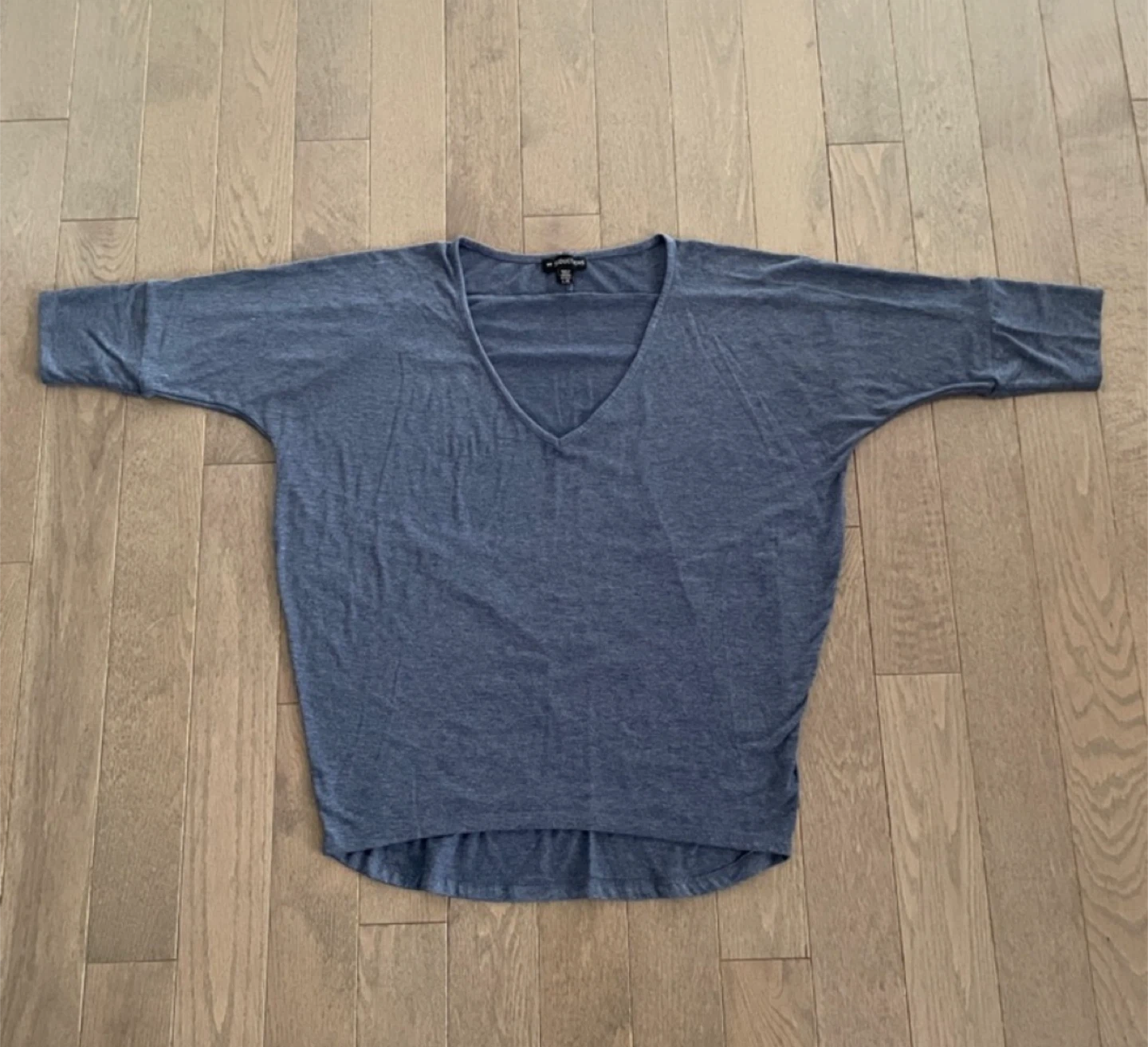 rw&co blue v-neck top