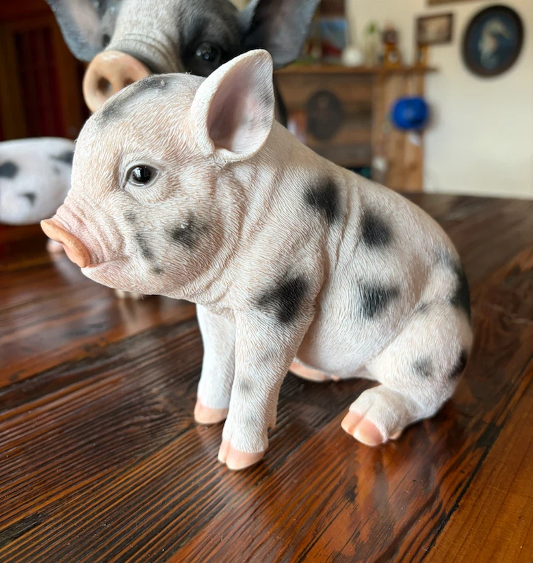 Pigs - pot bellied pig statues family - photo 2