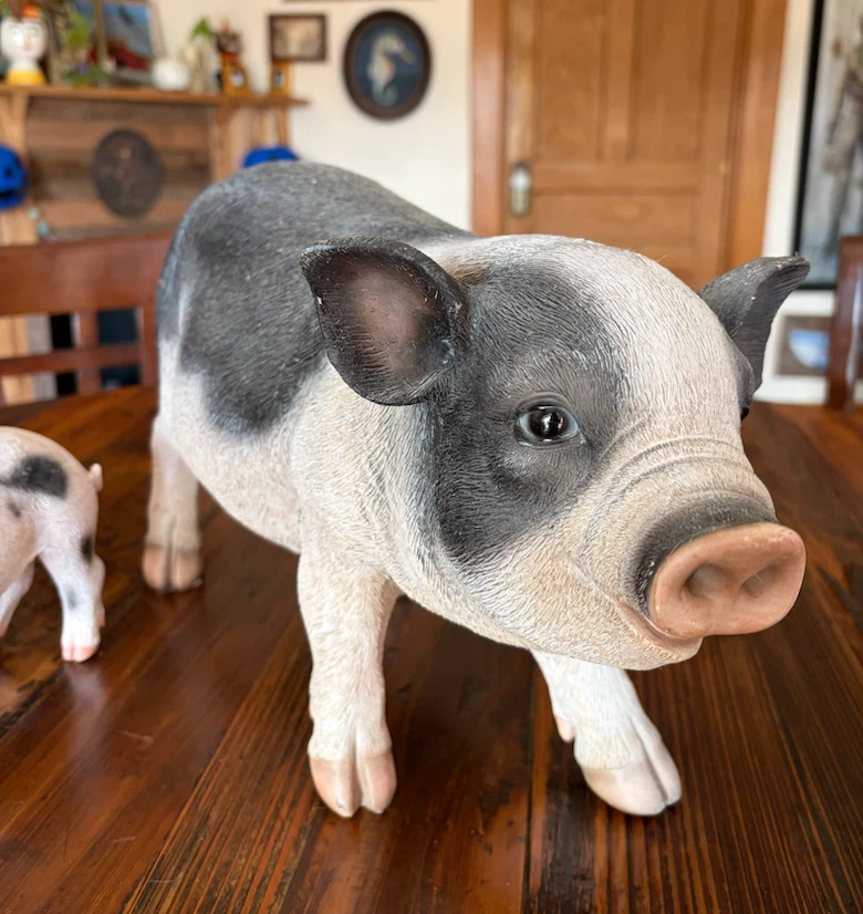 Pigs - pot bellied pig statues family - photo 3
