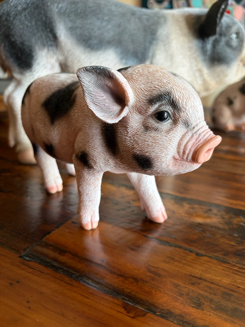 Pigs - pot bellied pig statues family - photo 4