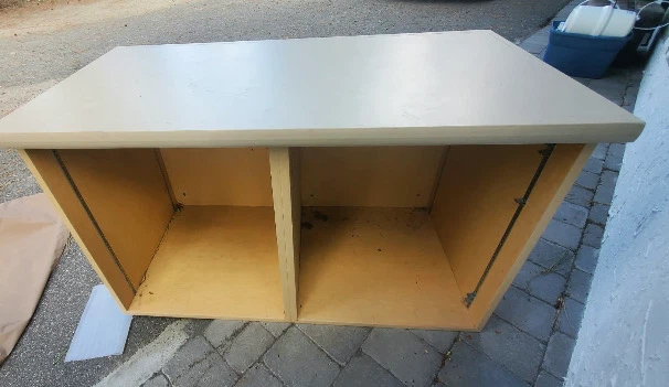 Counter cabinet with storage