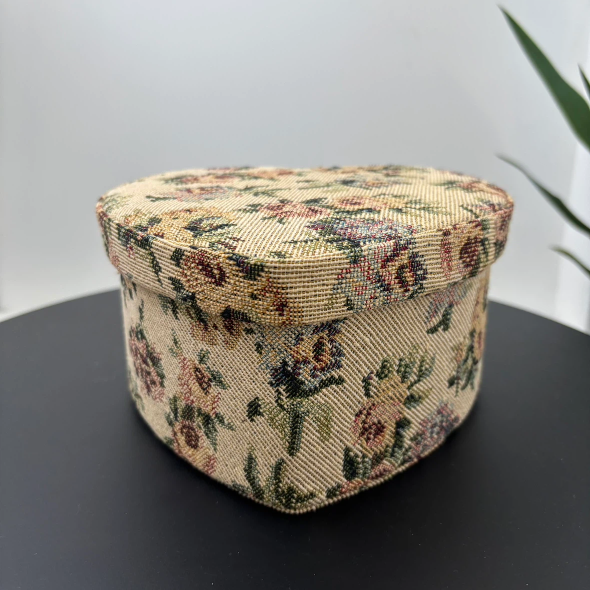 Vintage Heart-Shaped Fabric Box - photo 4
