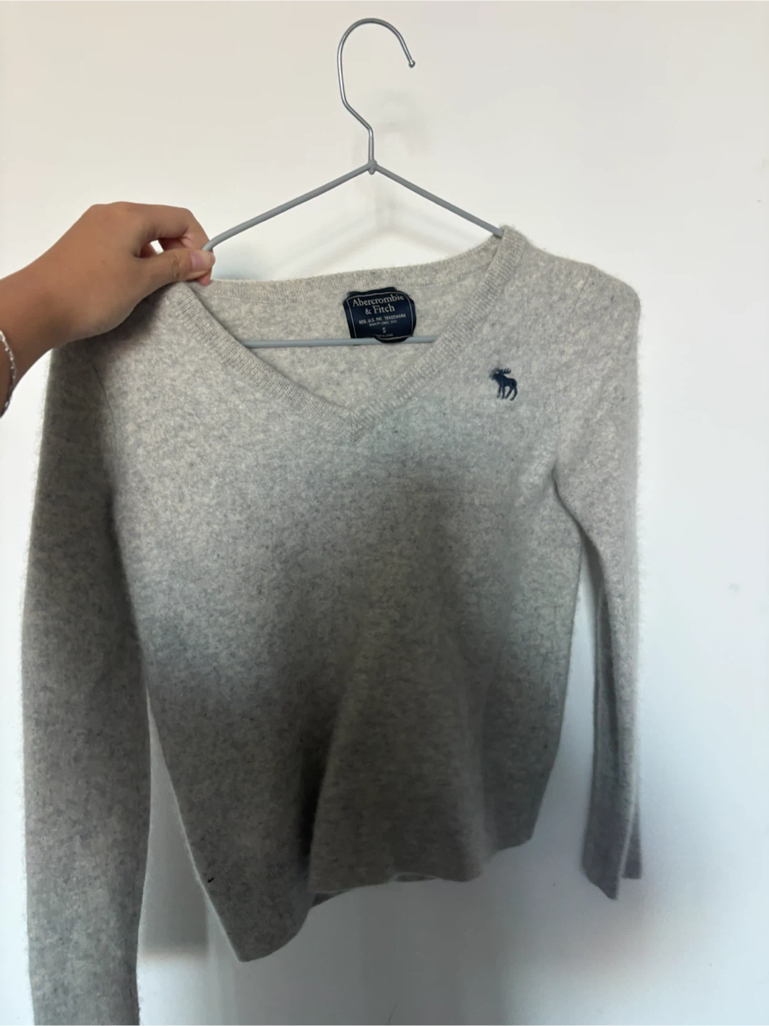 Abercrombie & Fitch V-Neck Cashmere Sweater - Grey