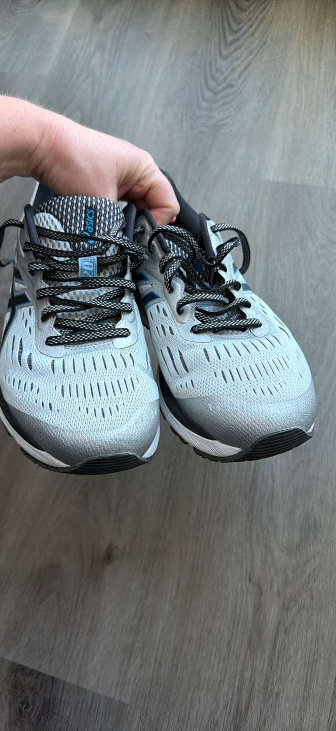 Asics Gel-Cumulus Running Shoes (Size 10 women’s) - photo 2