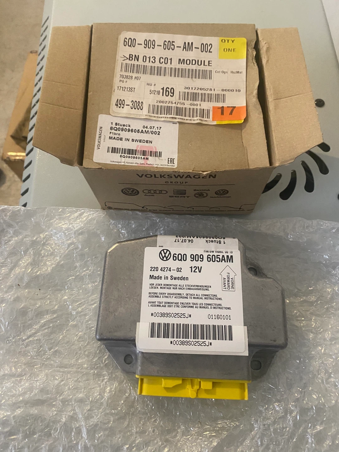 Volkswagen airbag control module - photo 2