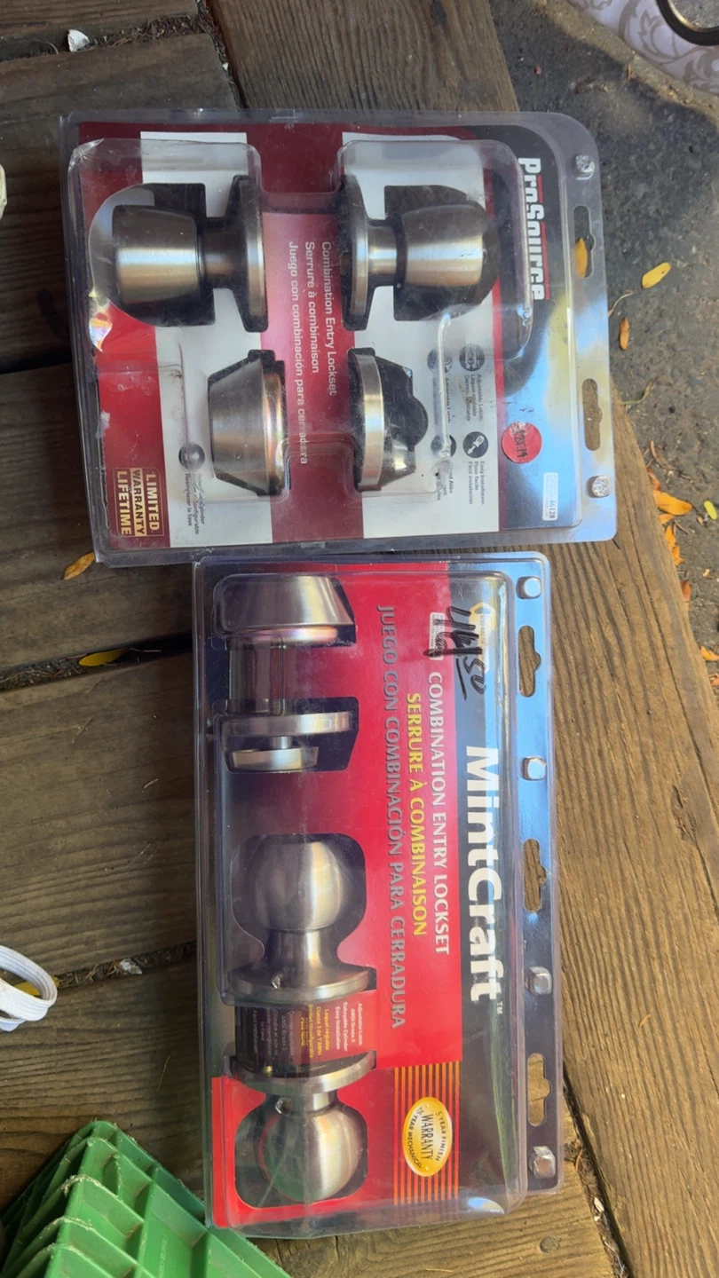 Assorted Door Handles and Locksets - photo 2