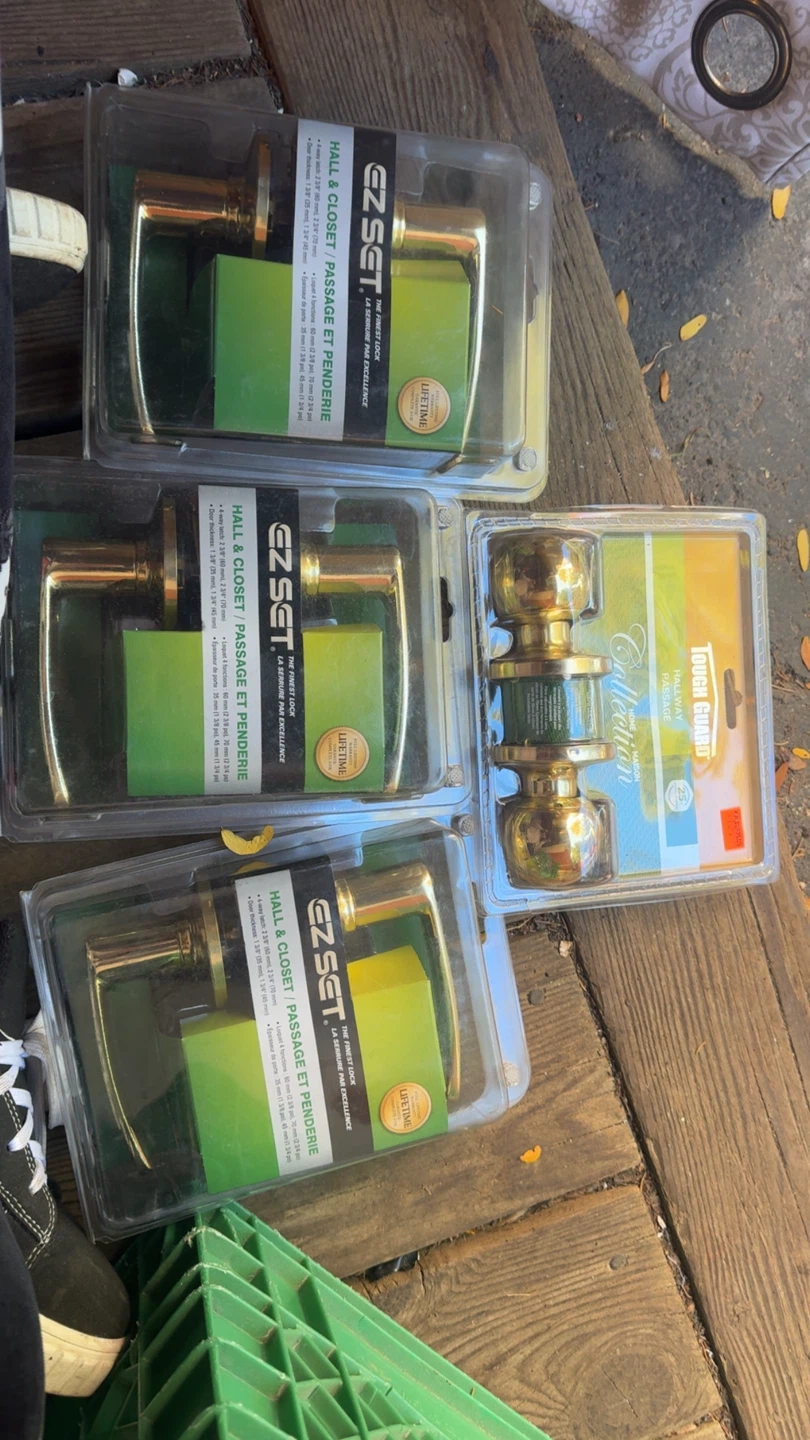 Assorted Door Handles and Locksets - photo 4