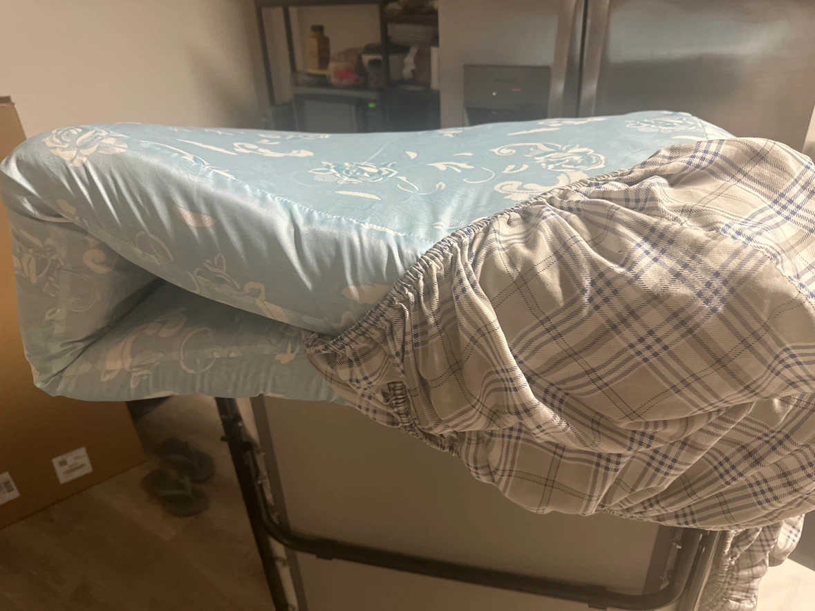 Brooklinen Foldable Bed with extra set of Mattress and Sheets - photo 3