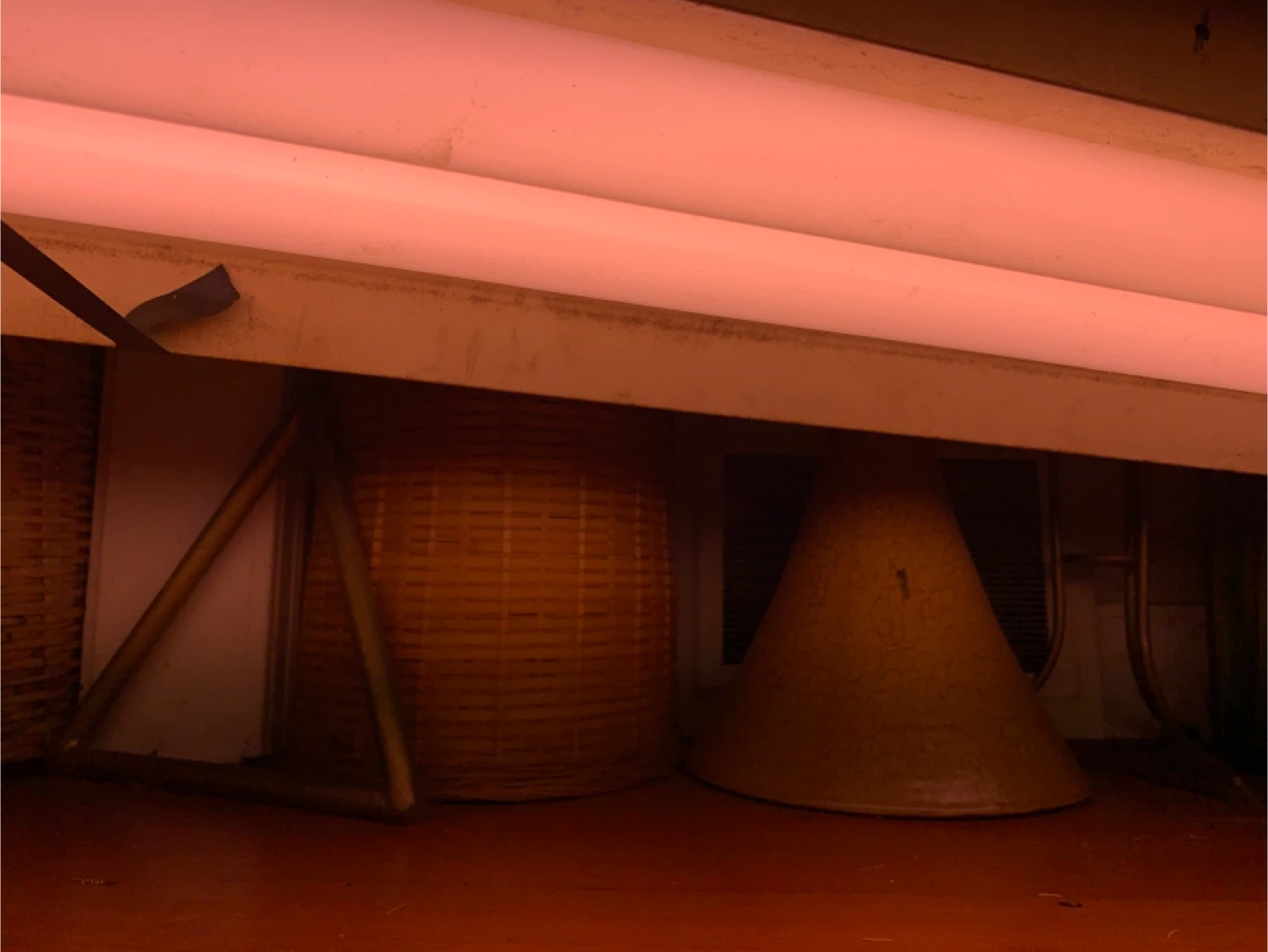 Vintage 48-Inch Fluorescent Grow Light with extra bulbs. - photo 4