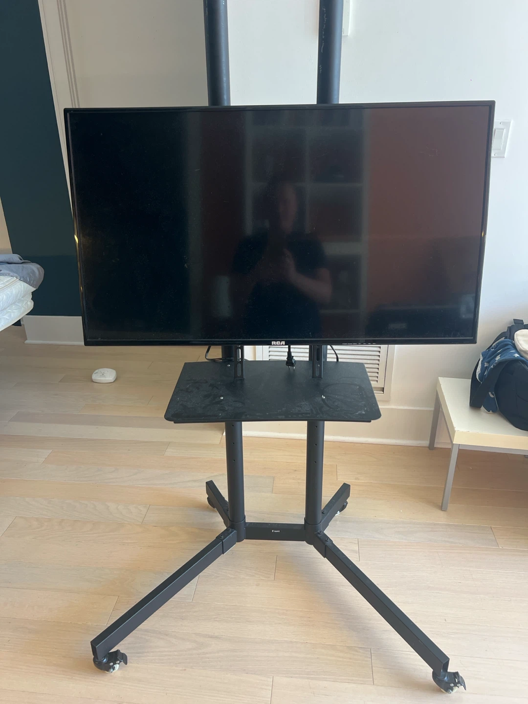 RCA Television 40 inch with Mobile Floor Stand
