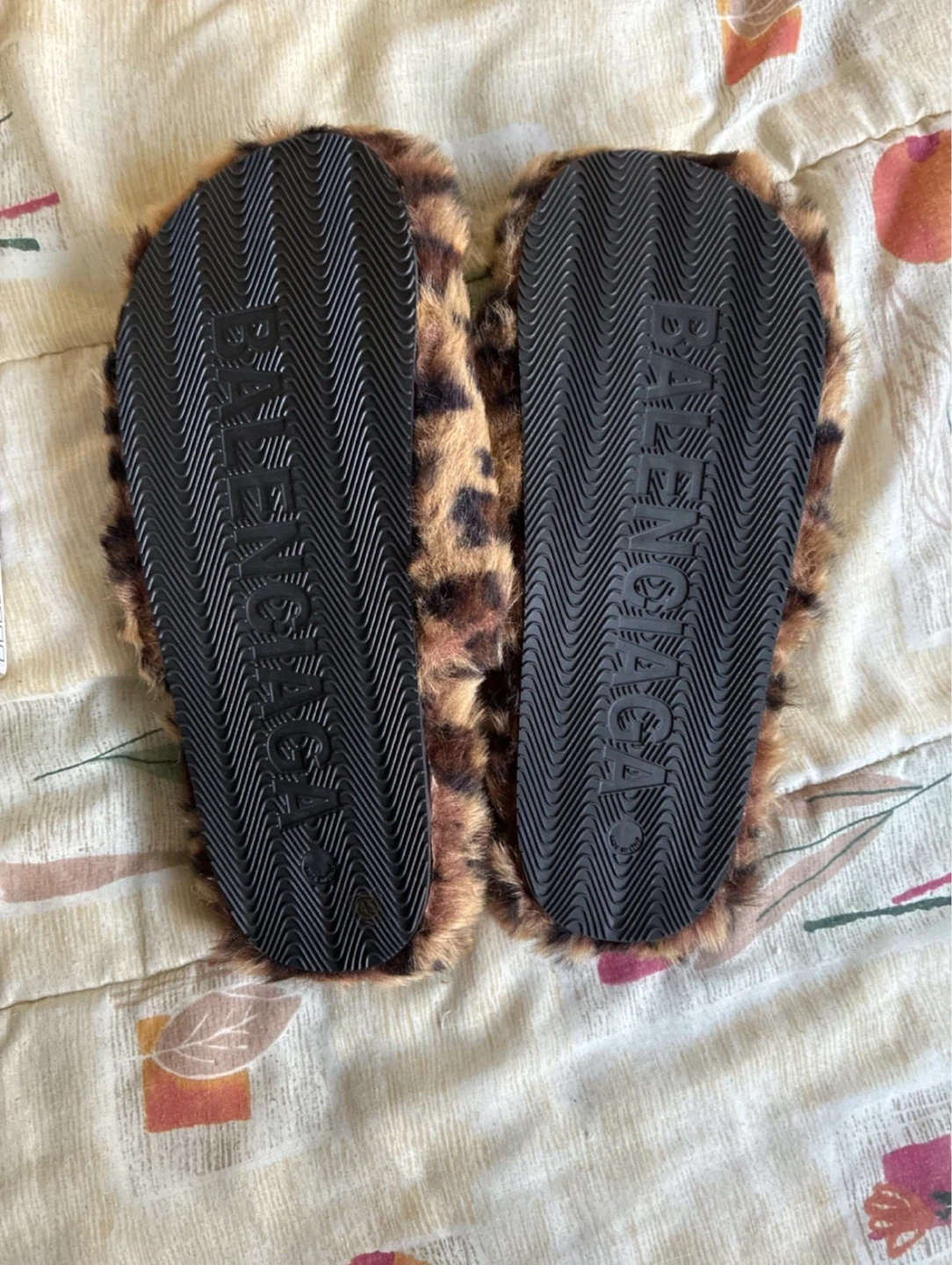 Balenciaga Faux Fur Slides - photo 3