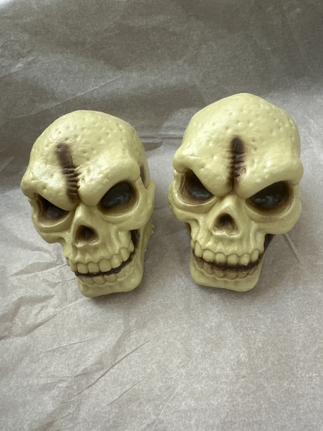 Hanging Skull Halloween Decoration and 2 more skulls - photo 2