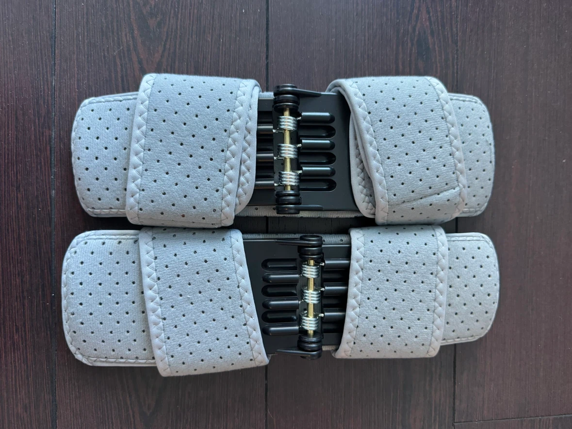 Pair of Adjustable Knee Stabilizer Braces