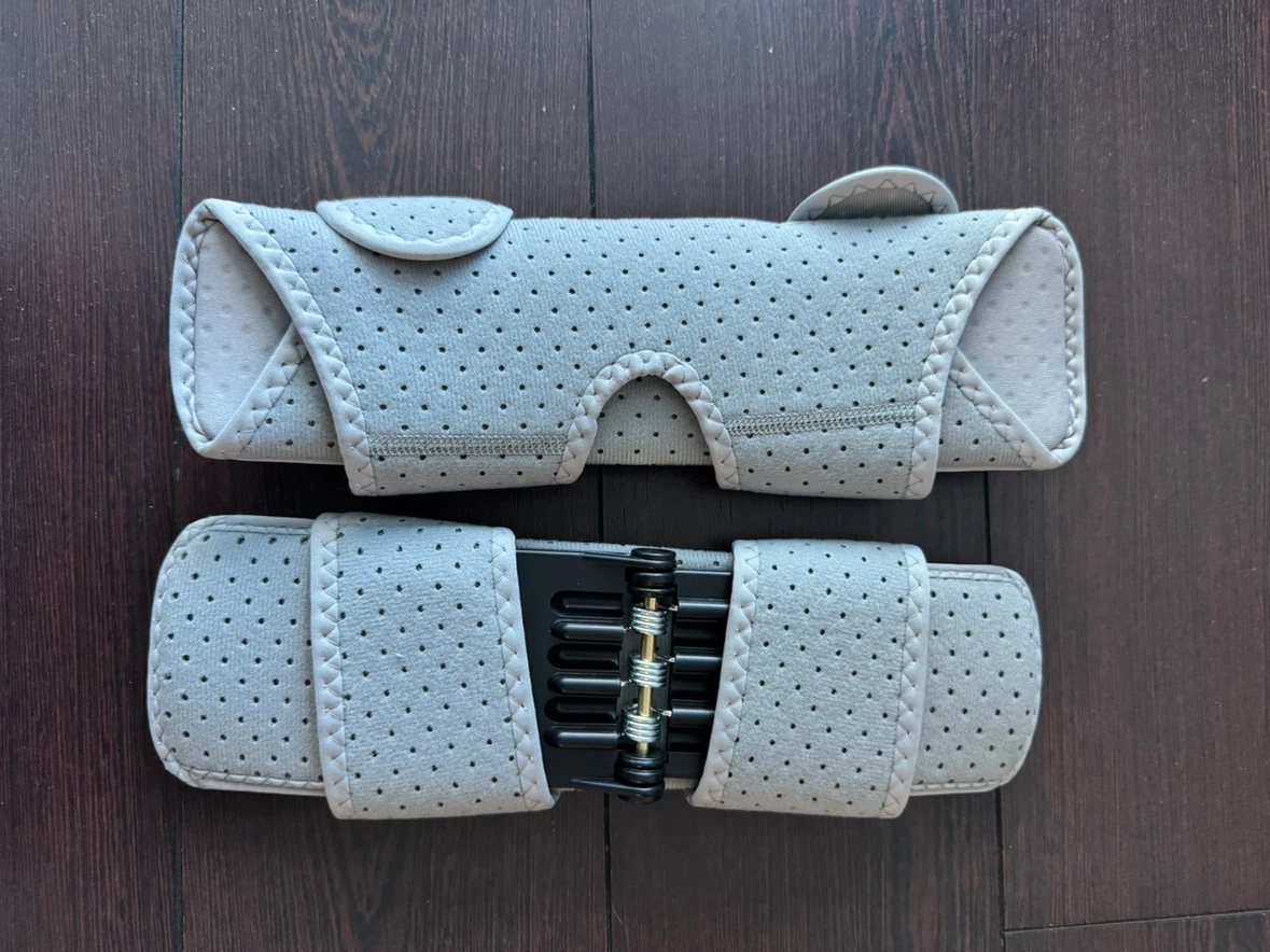 Pair of Adjustable Knee Stabilizer Braces - photo 2