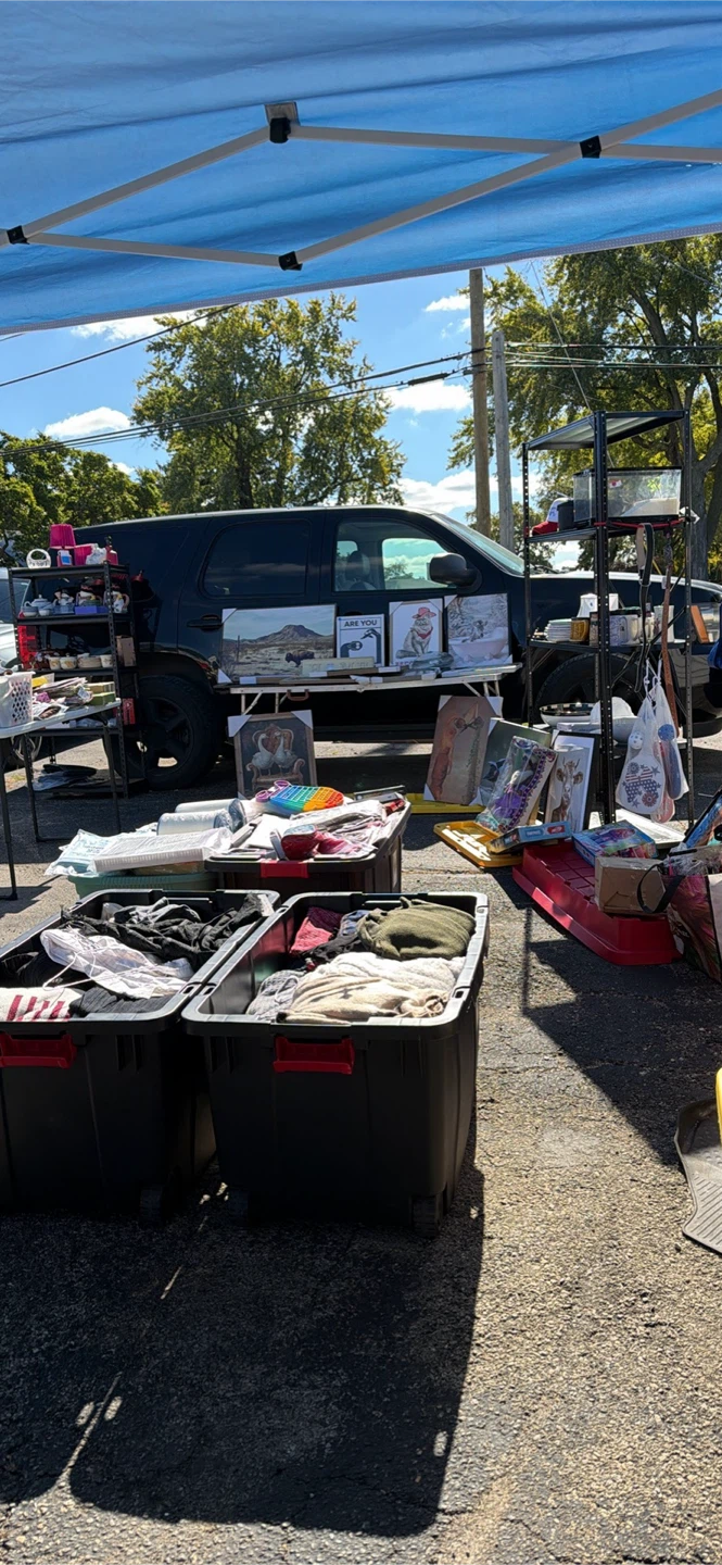 Yard sale 11241 W Grand Ave Melrose Park IL 60164 - photo 3