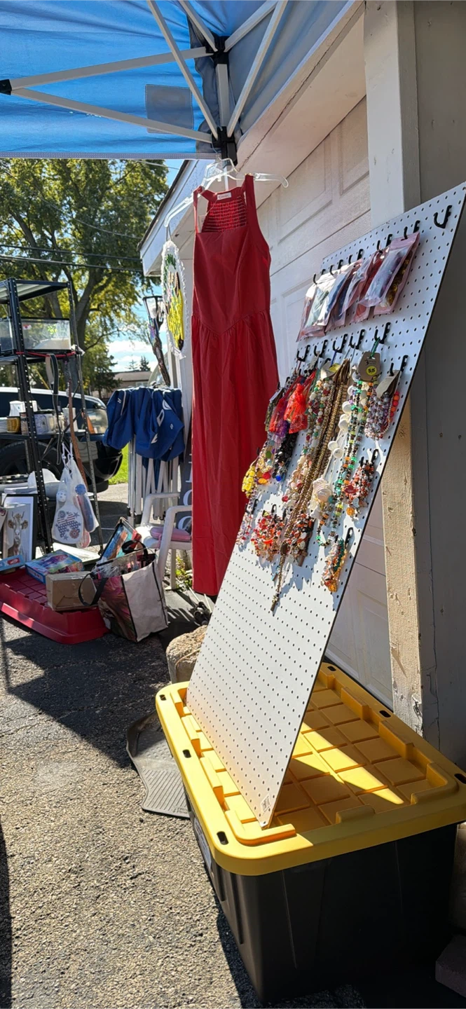 Yard sale 11241 W Grand Ave Melrose Park IL 60164 - photo 4