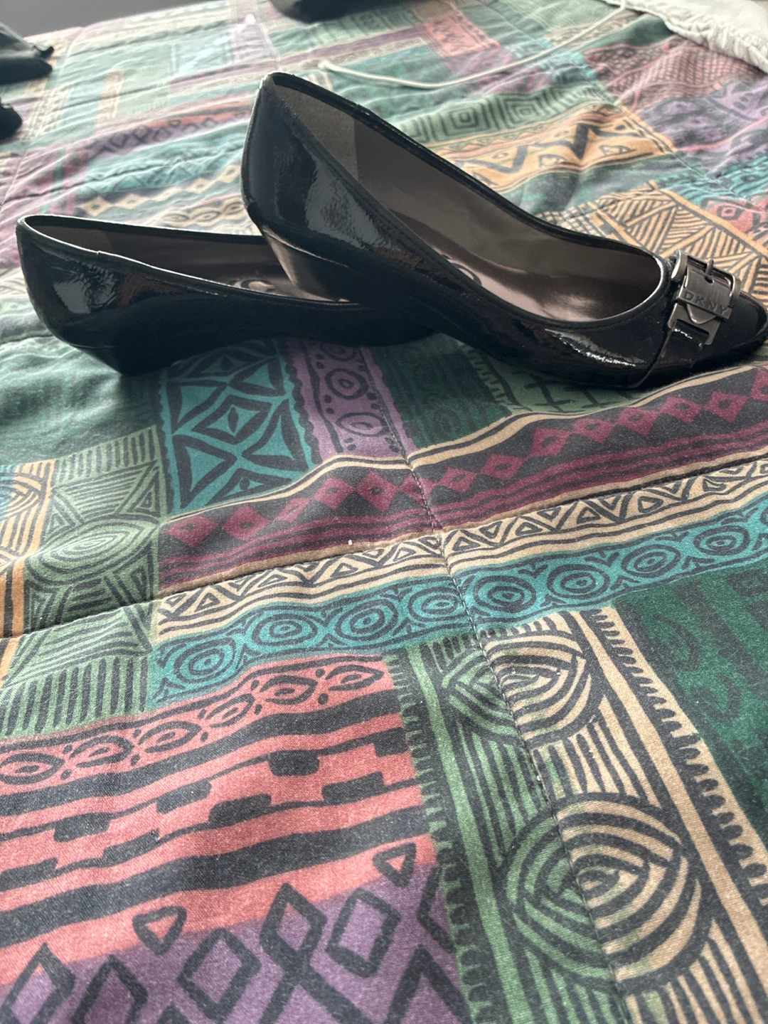 DKNYC Black Patent Wedge Heels Size 8 - photo 3