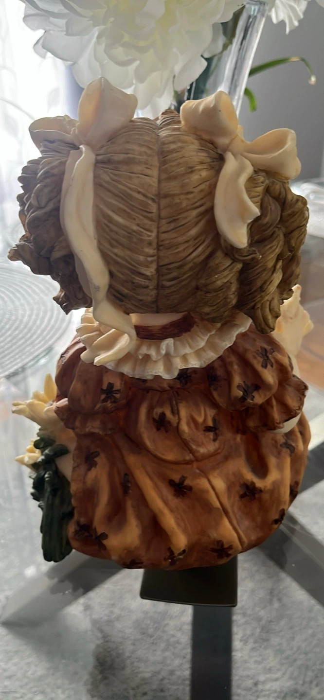 Vintage Resin Girl Figurine - photo 2