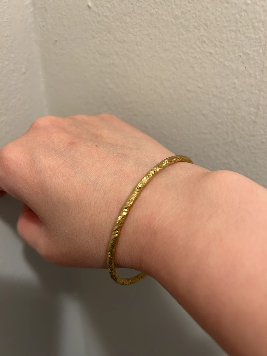 Gold-tone textured bangle bracelet - photo 4