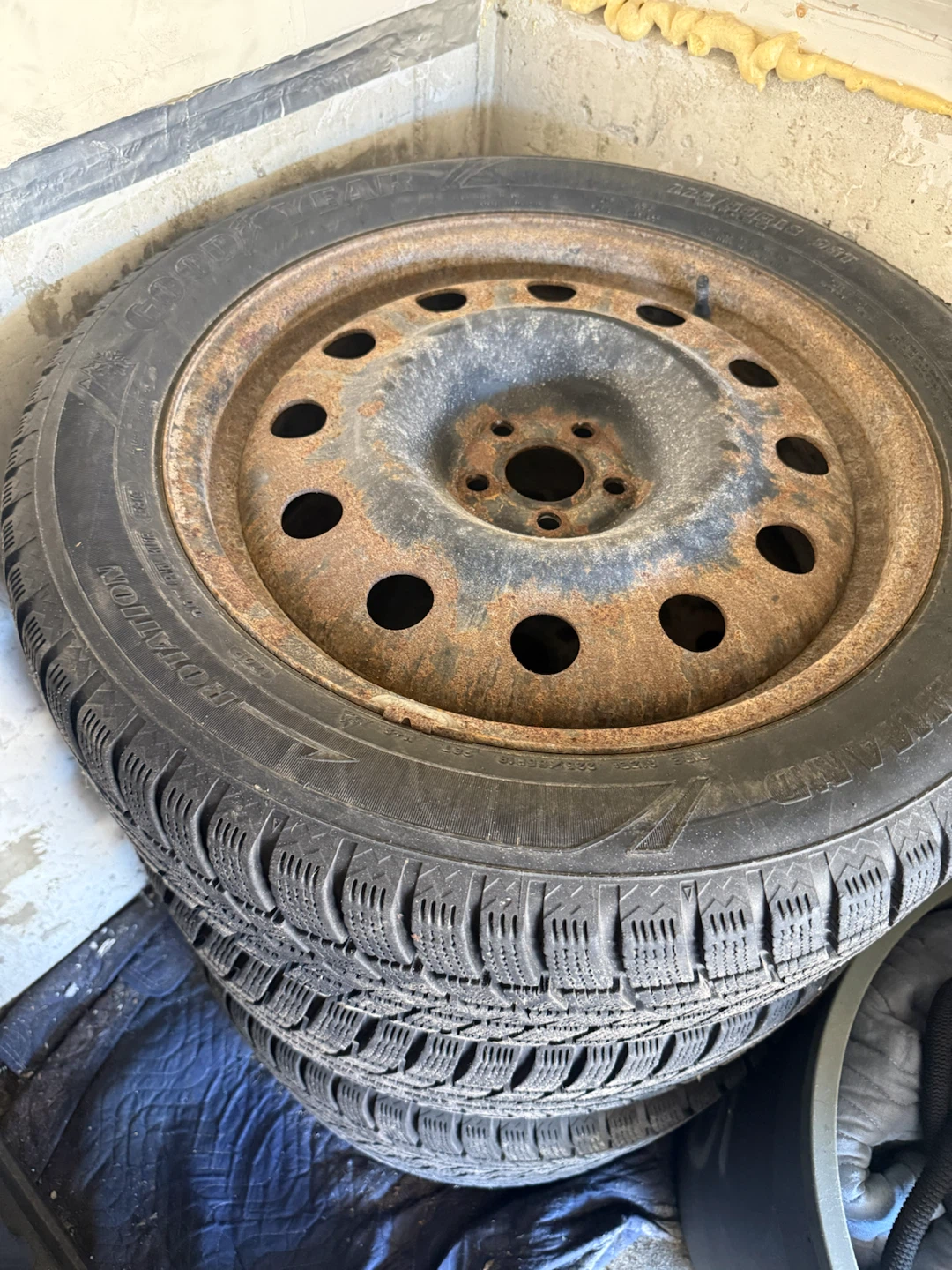 Snow tires