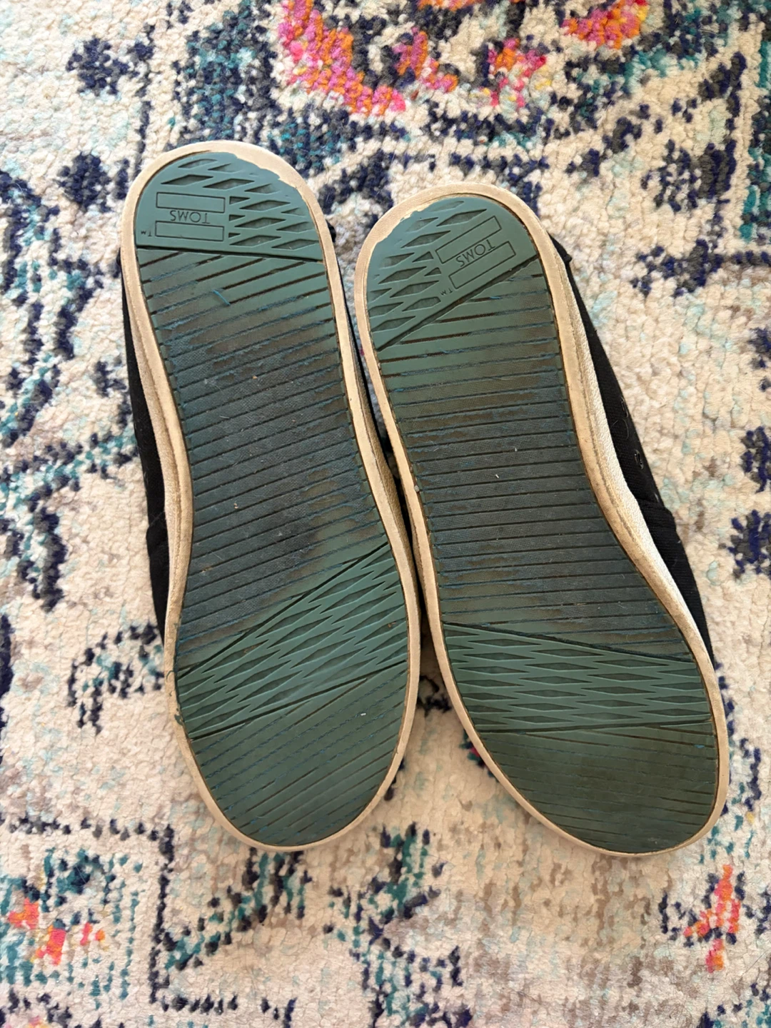 Black TOMS Slip-on Shoes Size 9 - photo 3